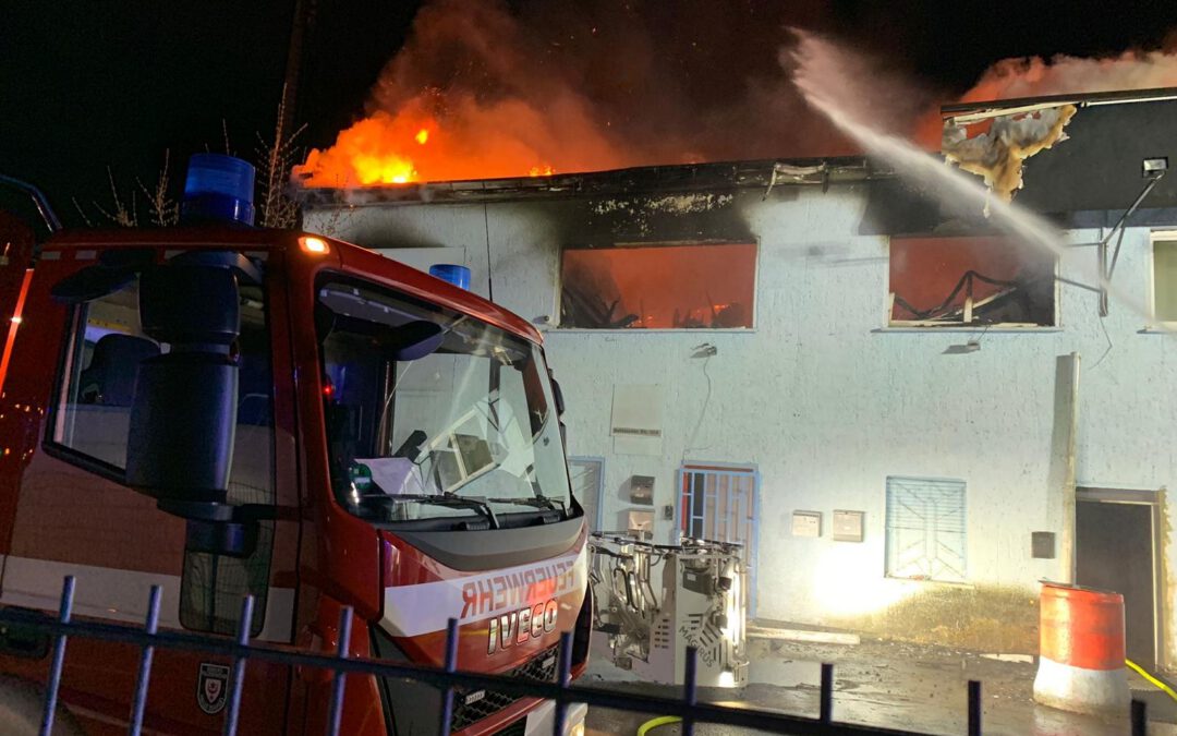 03.04.2023 Brand in Lagerhalle