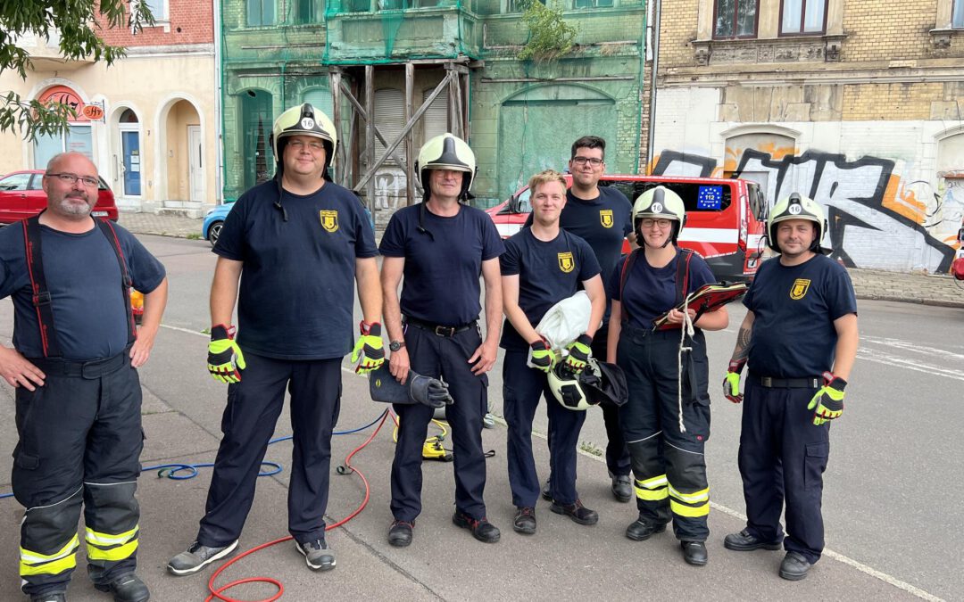 01.07.2023 Tierrettung hinter Werbetafel